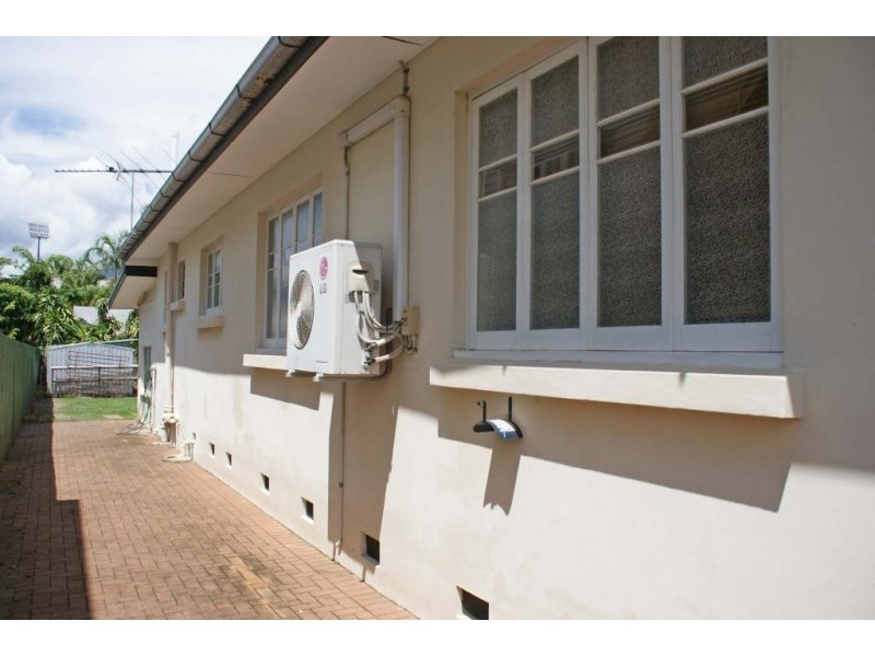 235 Lyons St, Westcourt QLD 4870