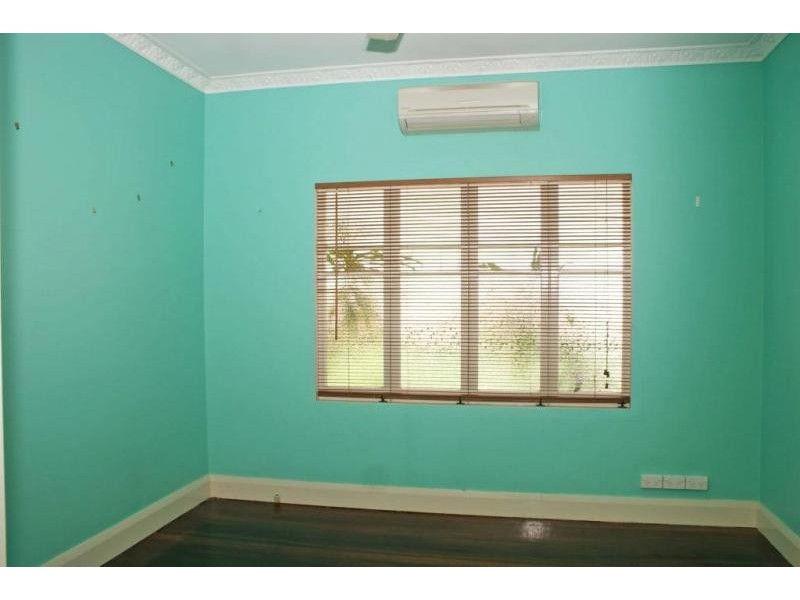 235 Lyons St, Westcourt QLD 4870