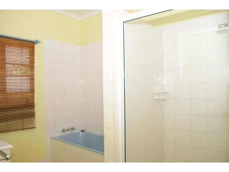 235 Lyons St, Westcourt QLD 4870