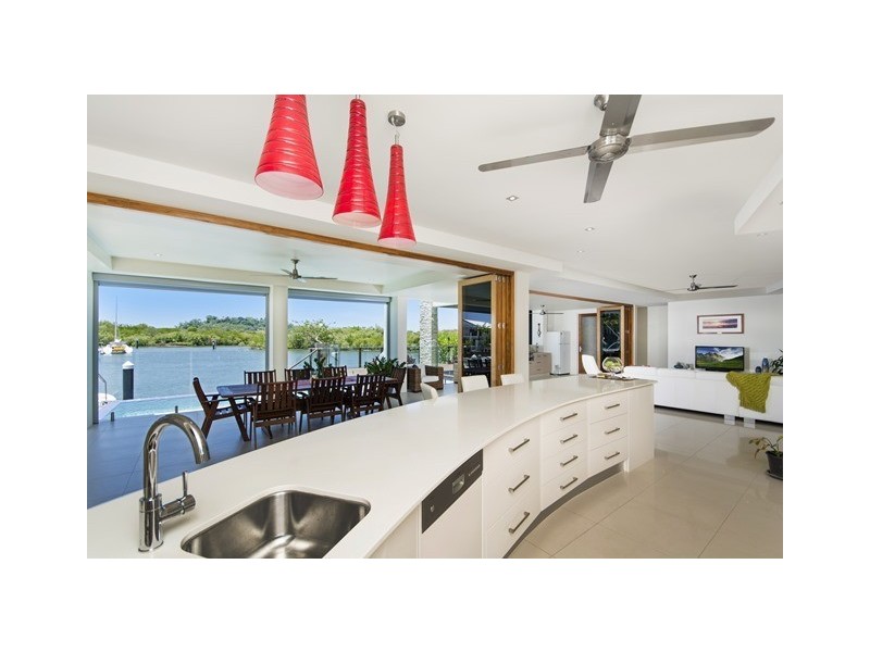2 Ragamuffin Quay, Trinity Park QLD 4879