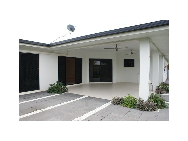 13 Bowline Close, Trinity Beach QLD 4879