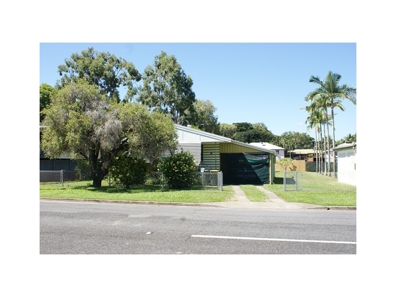 10 Olive Street, Manoora QLD 4870