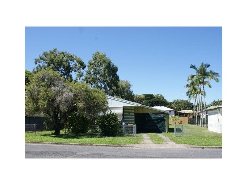 10 Olive Street, Manoora QLD 4870