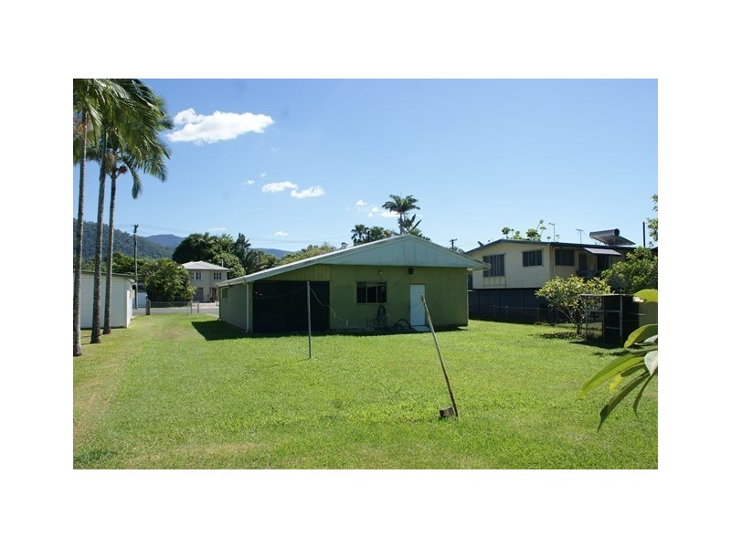 10 Olive Street, Manoora QLD 4870