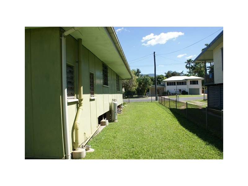 10 Olive Street, Manoora QLD 4870