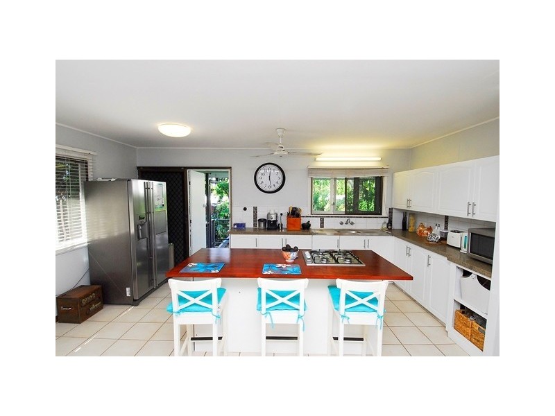 114 Wistaria Street, Holloways Beach QLD 4878