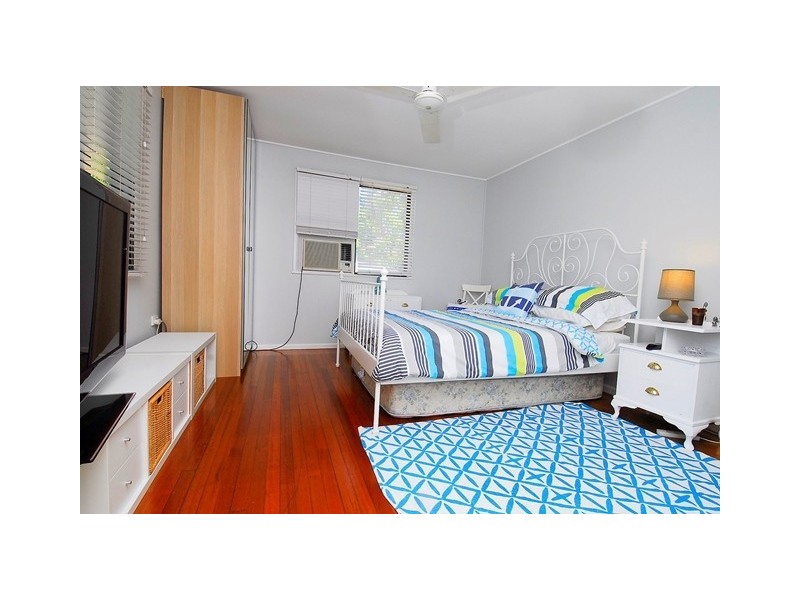 114 Wistaria Street, Holloways Beach QLD 4878