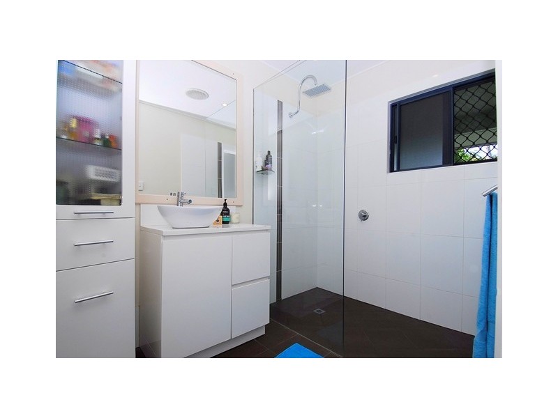 114 Wistaria Street, Holloways Beach QLD 4878