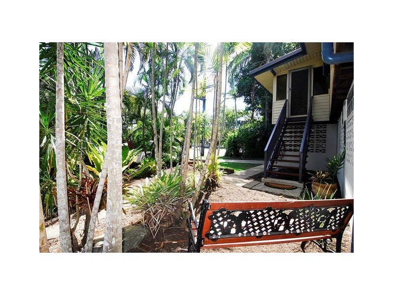 114 Wistaria Street, Holloways Beach QLD 4878