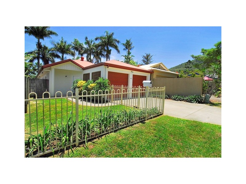 97 Cedar Road, Palm Cove QLD 4879