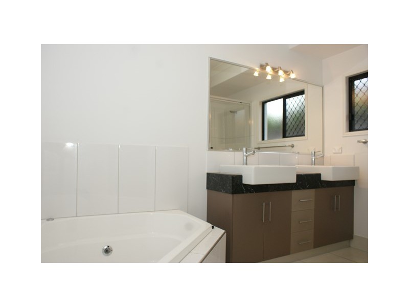 13 Bowline Close, Trinity Beach QLD 4879