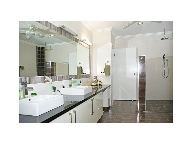 83 Mitre Street, Port Douglas QLD 4877