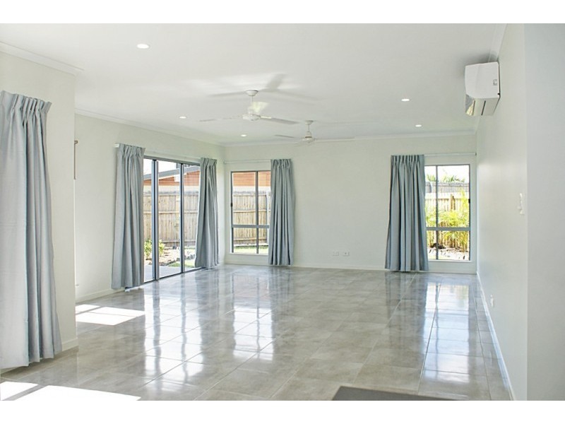 1/12 Pacific Place, Trinity Park QLD 4879