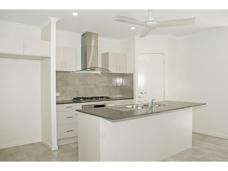 1/12 Pacific Place, Trinity Park QLD 4879