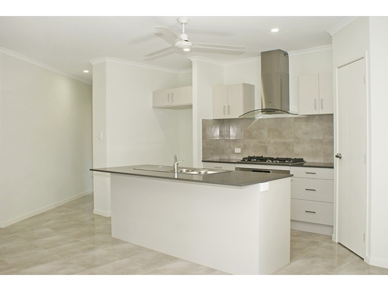 1/12 Pacific Place, Trinity Park QLD 4879