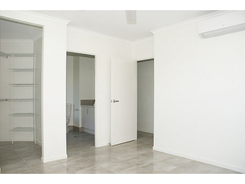 1/12 Pacific Place, Trinity Park QLD 4879