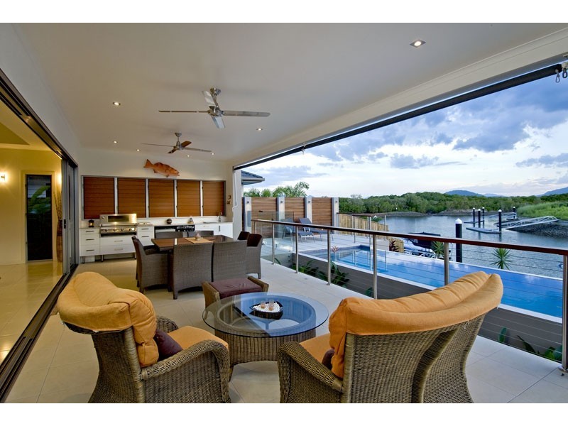 11 Ragamuffin Quay, Trinity Park QLD 4879