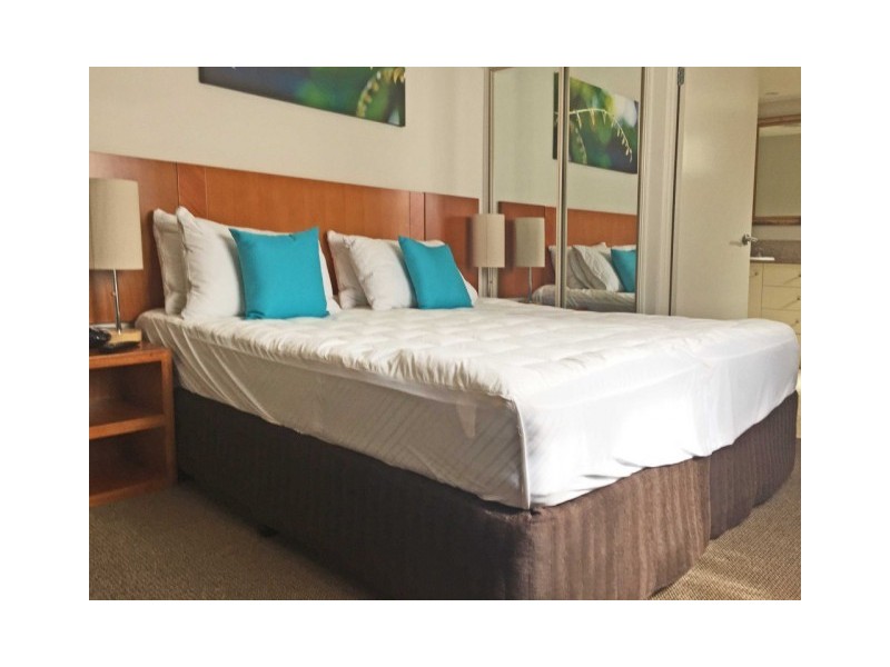 1303/2 Greenslopes Street, Cairns North QLD 4870