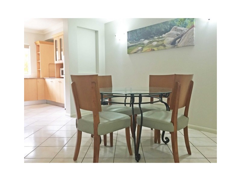 1303/2 Greenslopes Street, Cairns North QLD 4870