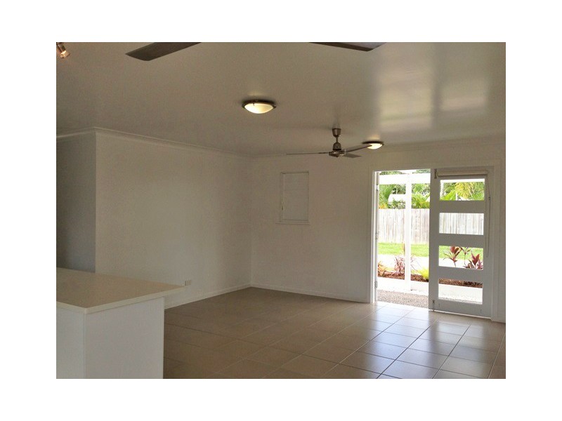 2/9 Strombus Avenue, Trinity Beach QLD 4879
