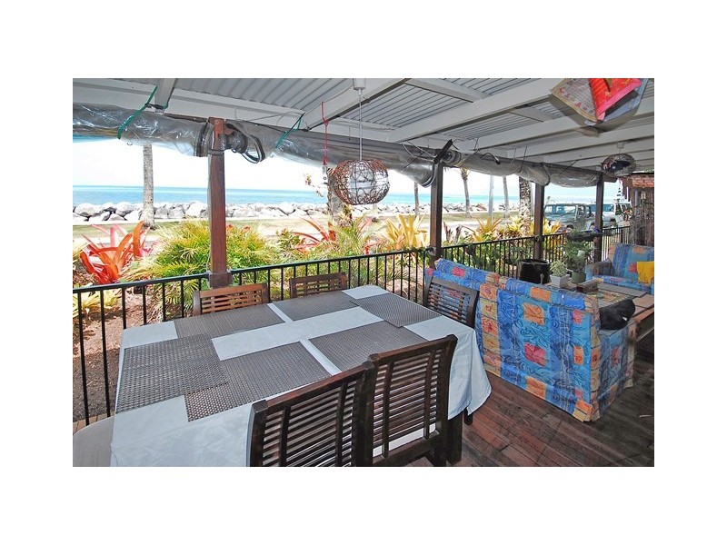 251 O’Shea Esplanade, Machans Beach QLD 4878