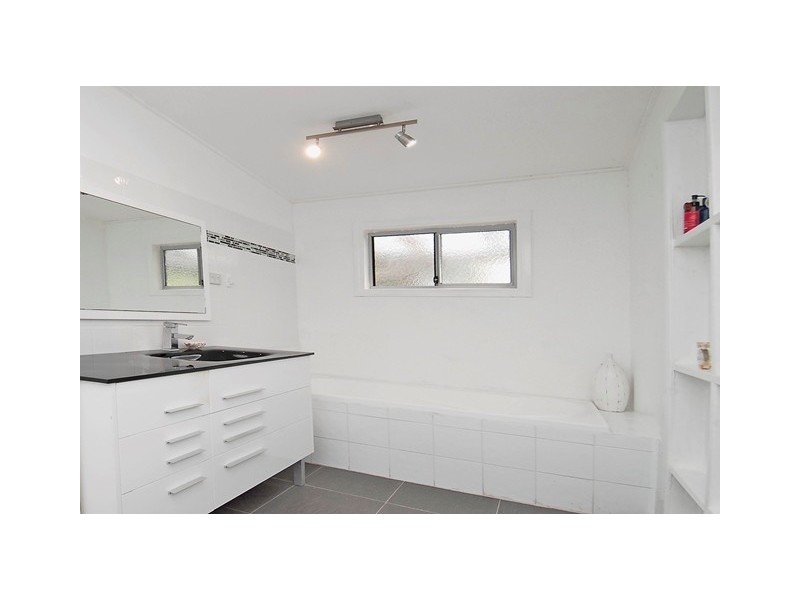 251 O’Shea Esplanade, Machans Beach QLD 4878