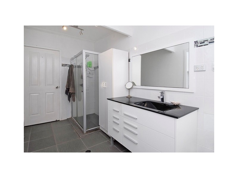 251 O’Shea Esplanade, Machans Beach QLD 4878