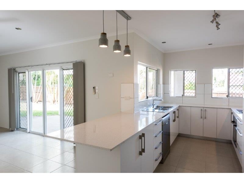 28 Lamb Street, Smithfield QLD 4878