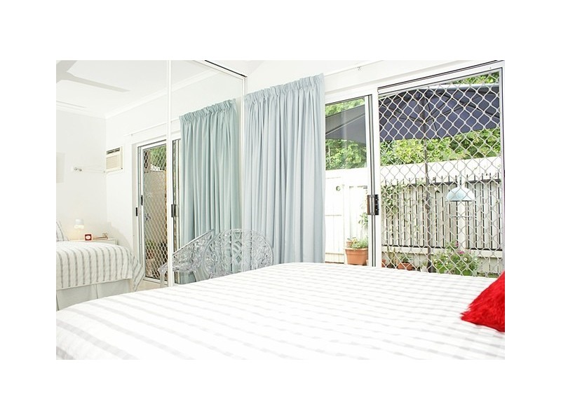 31/24 Warren Street, Palm Cove QLD 4879