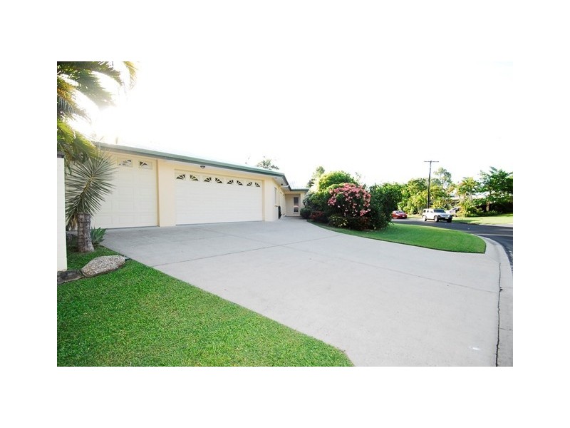 11 Coolangatta Close, Kewarra Beach QLD 4879