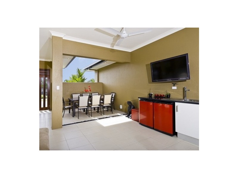 85 Roberts Drive, Trinity Beach QLD 4879