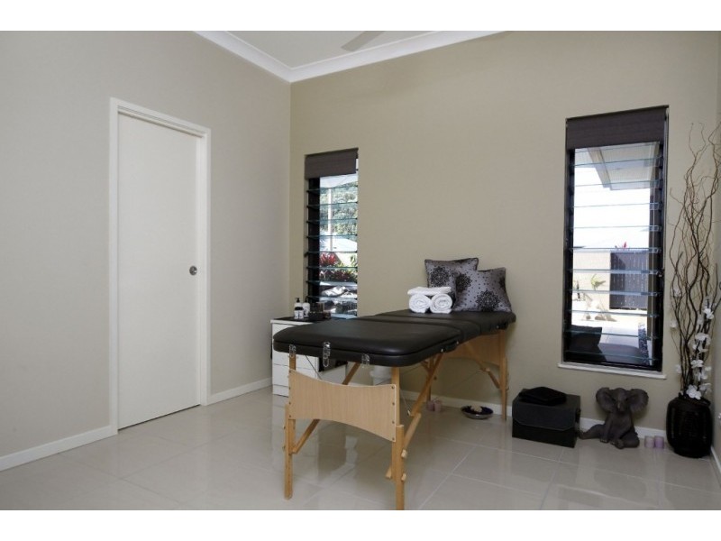 85 Roberts Drive, Trinity Beach QLD 4879