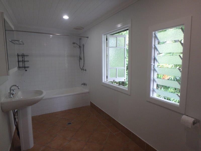 74 Enmore Street, Manoora QLD 4870