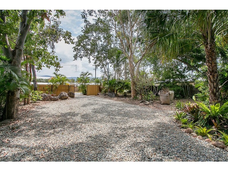 10 Strombus Avenue, Trinity Beach QLD 4879