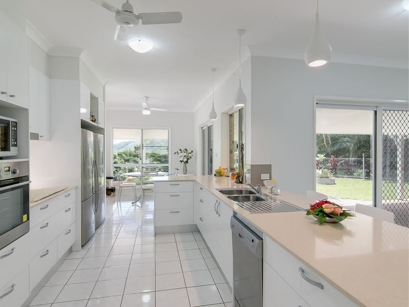 9 Mt William Close, Redlynch QLD 4870