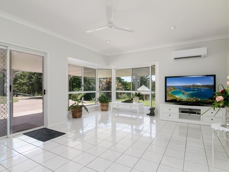 9 Mt William Close, Redlynch QLD 4870