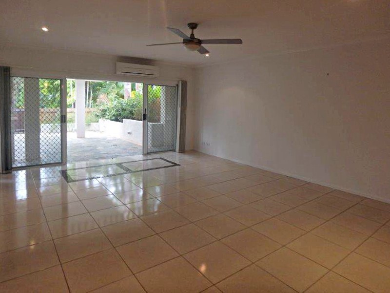 20/24 Warren Street, Palm Cove QLD 4879