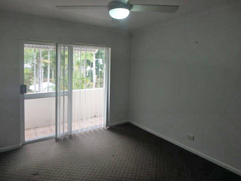 20/24 Warren Street, Palm Cove QLD 4879