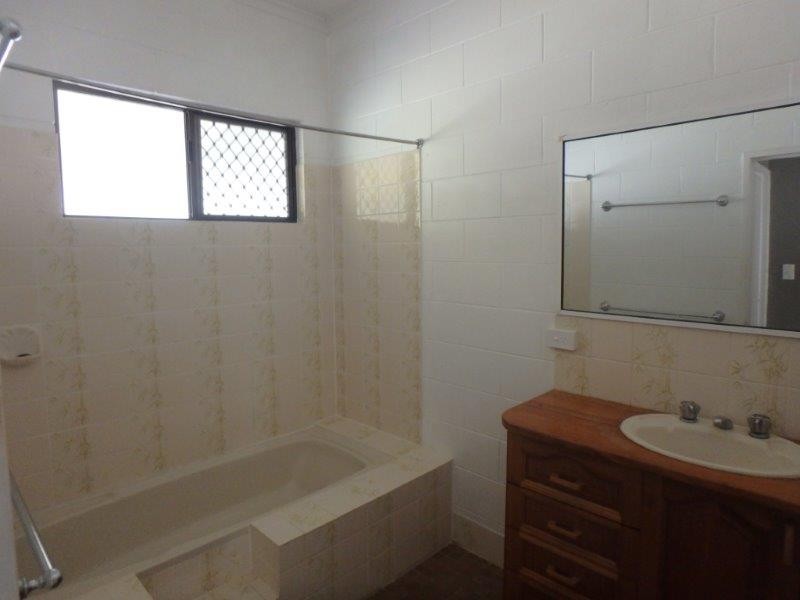 2 Melinga Close, Caravonica QLD 4878