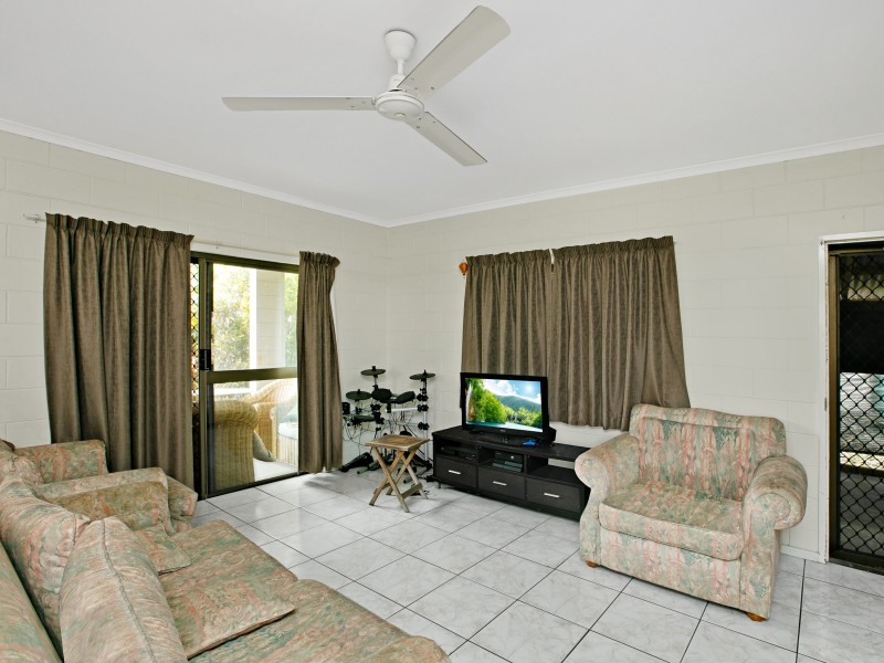 35 Debbie Street, Trinity Park QLD 4879