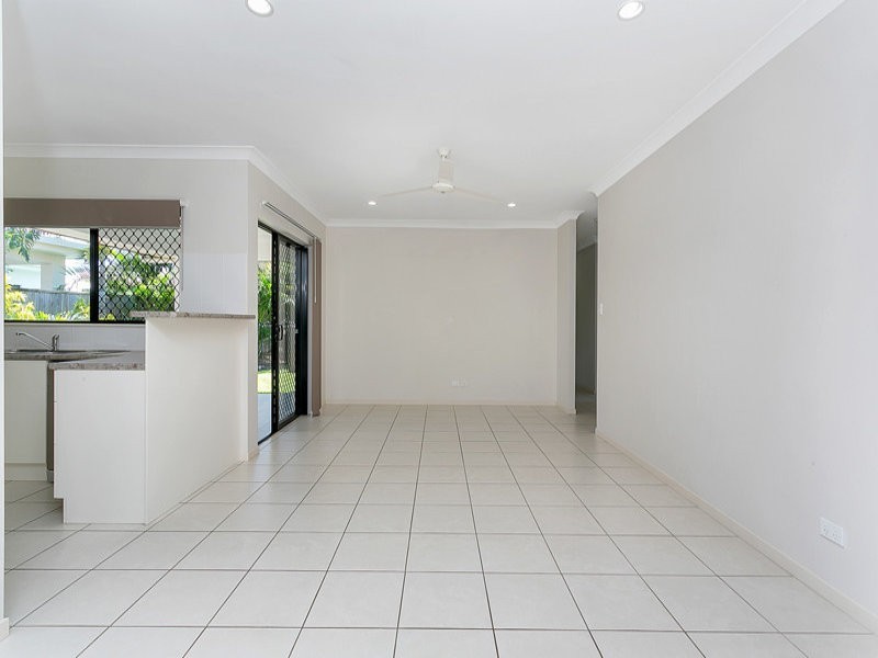 10 Hatch Close, Trinity Beach QLD 4879