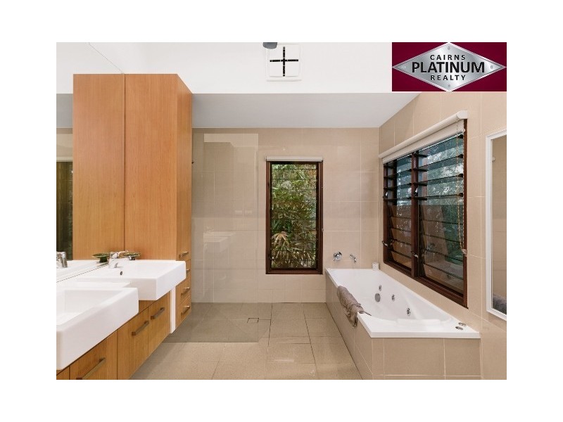 85 Ribbonwood Close, Palm Cove QLD 4879