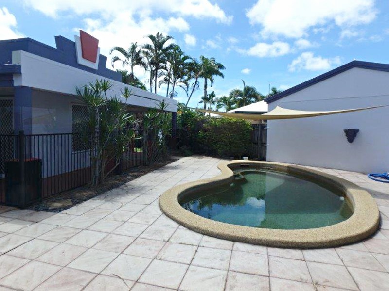 13 Garnet Street, Smithfield QLD 4878