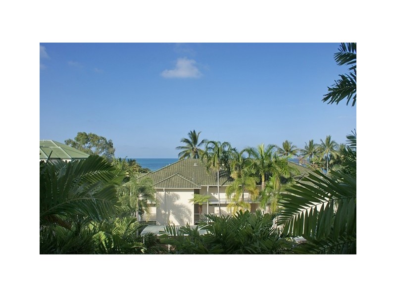 2/40 Moore Street, Trinity Beach QLD 4879