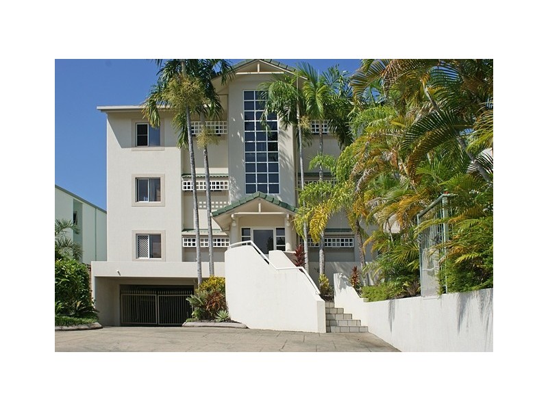 2/40 Moore Street, Trinity Beach QLD 4879