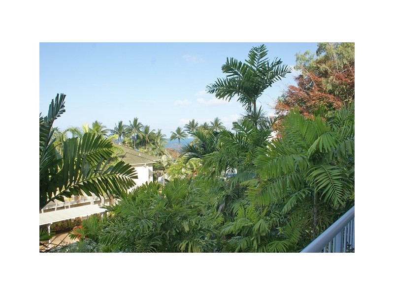 2/40 Moore Street, Trinity Beach QLD 4879