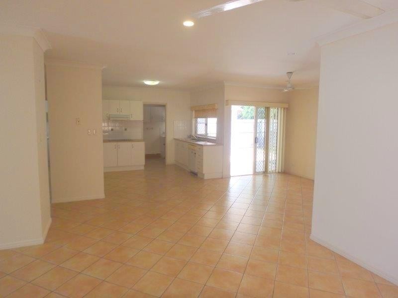 11 Greenhaven Street, Clifton Beach QLD 4879