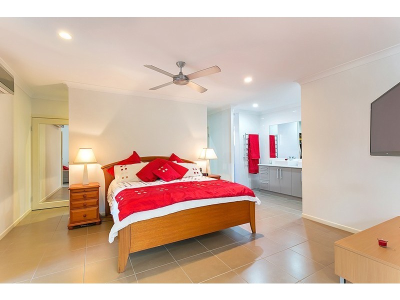4 Saunders Court, Clifton Beach QLD 4879