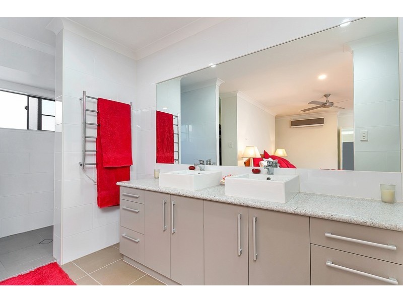 4 Saunders Court, Clifton Beach QLD 4879