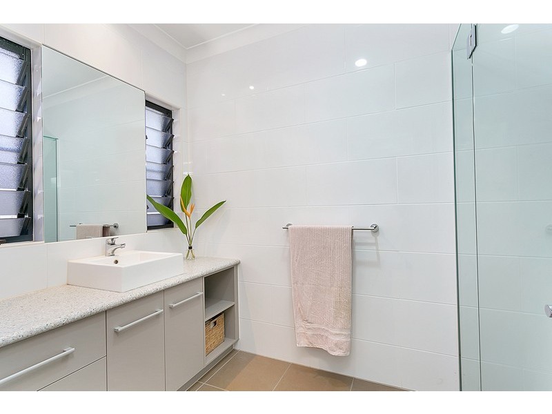 4 Saunders Court, Clifton Beach QLD 4879